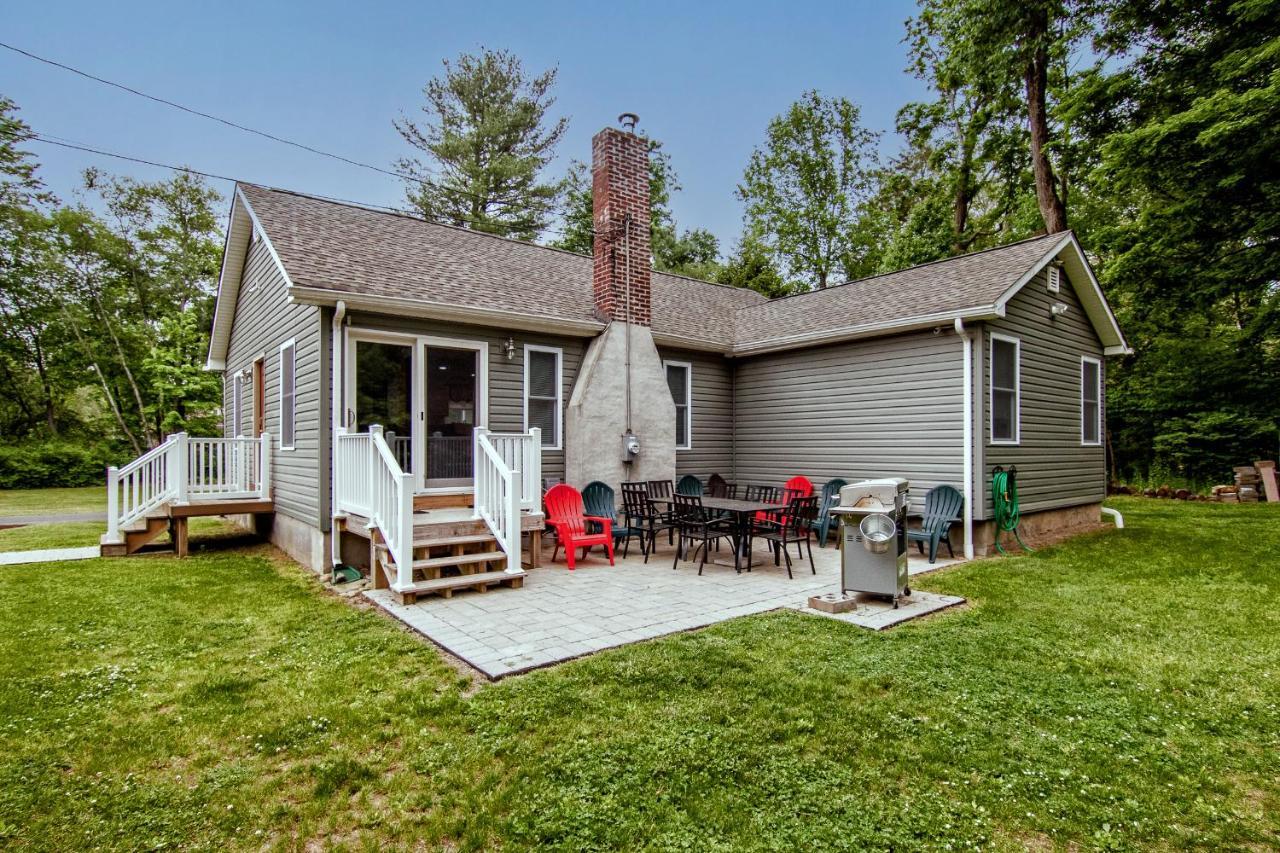 Cabin By The Creek With Private Creek Access Танерсвил Екстериор снимка